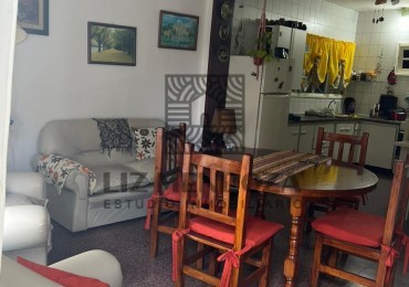VENTA DE CASA 3 AMBIENTE CON DEPARTAMENTOS